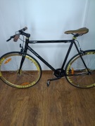 Rower KS Cycling Pegado 28” – stylowy single speed, czarny + złote obręcze