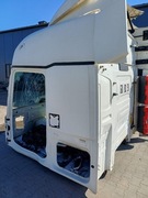 Kabina Renault gama T uszkodzona