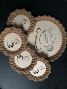 Tacka + 4 podkładki na filiżanki 