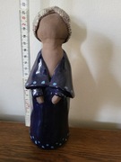 Figurka siwowłosej eleganckiej kobiety, ceramika, figurka kobiety