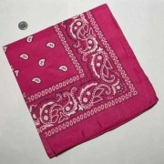 Różowa bandana duża Hello Kitty Gorący Róż