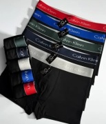 Zestaw 5 męskich bokserek w pudełku prezentowym. 
