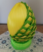 Jajko wielkanocne ze wstążki 