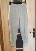 Szare spodnie dresowe z różowymi lampasami rozmiar L