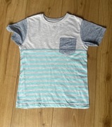 Szary, bawełniany T-shirt z kieszonką, r.116 (6lat)