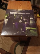 Miuosh, Piąta strona świata