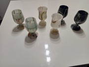 Kielichy do wina z marmurowego onyksu oraz naturalnego onyksu.