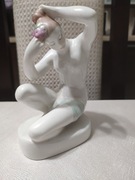FIGURKA KOBIETY Z PORCELANY