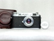 Aparat FED 2 z obiektywem FED 3.5/5 oraz futerałem - początki produkcji