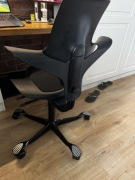 Krzesło biurowe HAG Capisco Puls Flokk 8010 black