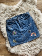 H&M jeansowa spódnica mini z naszywkami usta denim s