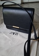 Czarna torebka listonoszka Zara