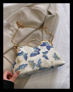 Piękna torebka na łańcuszku w motylki elegancka unikatowa 