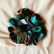 Scrunchies zielono, czarno złota 