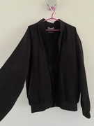 Czarna kurtka bomberka 