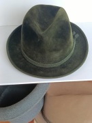 Kapelusz typu Fedora welur zielony firma z  Dublin Irlandia rozmiar 59