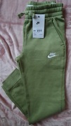 Dresy chłopięce NIKE w Oliwkowym kolorze.