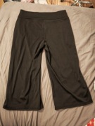 czarne spodnie typu kuloty