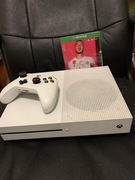 Xbox One S + Pad i gra FIFA 20 - w pełni sprawna