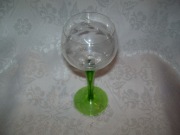 KIELICHY GRAWEROWANE NA ZIELONEJ STOPCE