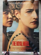 Plakat kinowy z filmu The Royal Hotel thriller dramat