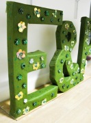 Inicjały duże litery P & E zielone zdobione handmade ozdoby ślub wesel