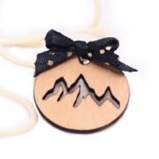 Naszyjnik, zawieszka z drewna. Góry. Necklace