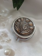 Metalowe pudełeczko na leki, witaminy - Płaskorzeźba