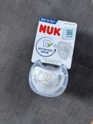 Smoczek NUK – anatomiczny, silikonowy