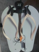 Białe klapki, japonki, OVS