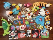 Zabawki dla niemowlaka, grający krab, gryzak Sophie, książeczki kontrastowe