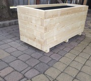 Drewniana donica ogrodowa