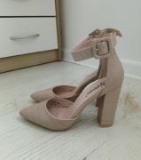 Czółenka beżowe na słupku 