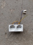 Gniazda 220-240V z UPS