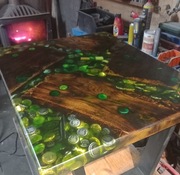 Stolik żywica motyw kapsle