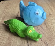 Figurka plastikowa PRL krokodyl retro skarbonka ryba rybka zezol