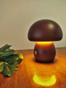 Lampka nocna LED drewniana grzybek ciepłe światło USB minimalistyczna