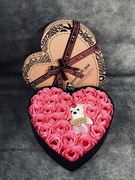 Elegancki Box Serce z Różami i Misiem – idealny prezent na każdą okazję