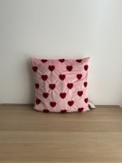 Poduszka dekoracyjna Smukee serduszka 45x45 cm 