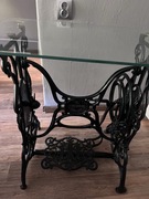 Antyczny stolik na żeliwnej podstawie Jacobsohn Berlin + szklany blat