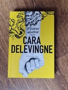 Mirror, mirror Cara Delevingne