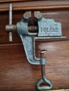 Stare małe imadło polskie z okresu PRL - lata 70-te. 