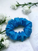 Gumka scrunchie mała, niebieska, satynowa