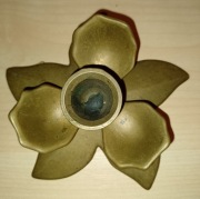 MOSIĘŻNY ŚWIECZNIK W STYLU RETRO KWIAT