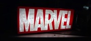 Lampka z logiem Marvel - unikalny element wystroju