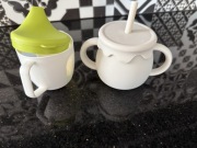 Dwa kubki jeden nie kapek ikea drugi sylikonowy