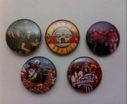 5 przypinek Metallica/Guns N’ Roses/Manowar/Iron Maiden/King Diamond