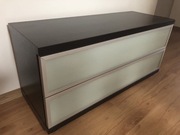 Komoda drewniana z dwoma szufladami z matowego szkła 92,5 x 43 cm