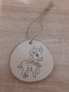 Bombka choinkowa drewniana. Zawieszka dla dzieci 