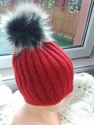 Czapka damska z pomponem 